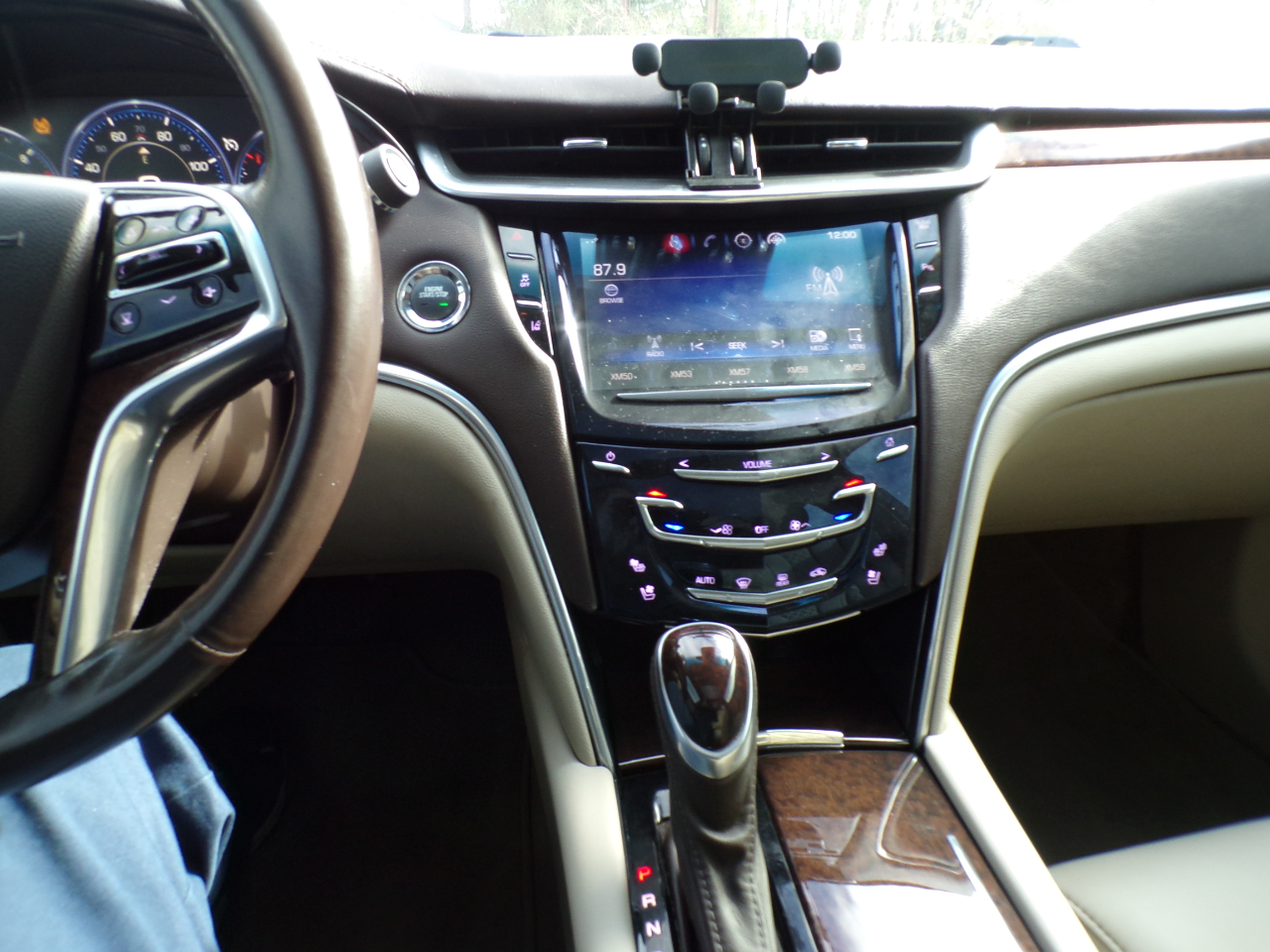 Cadillac XTS 4dr Sdn Premium FWD 2013