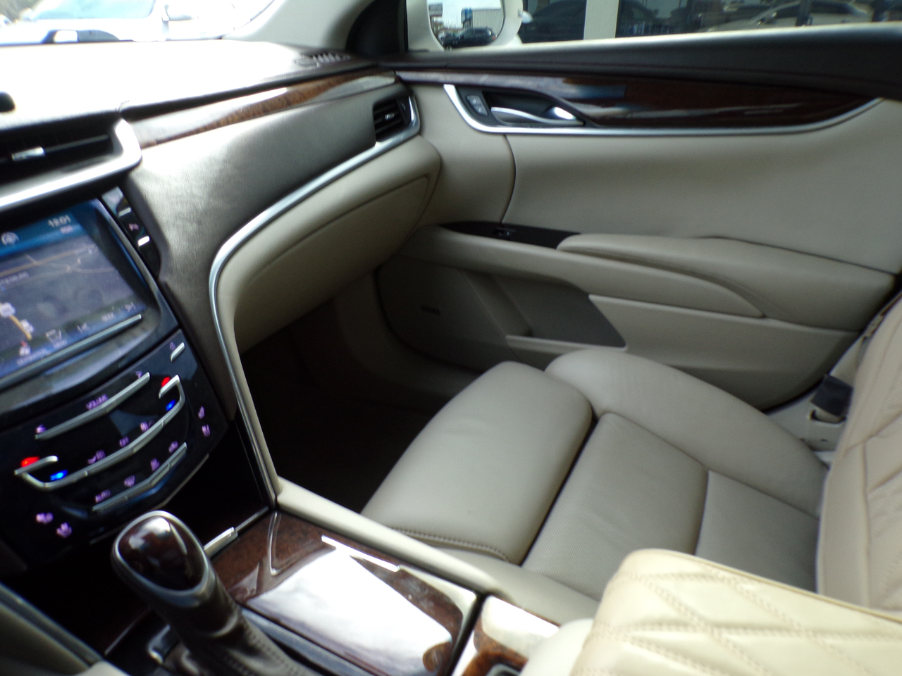 Cadillac XTS 4dr Sdn Premium FWD 2013