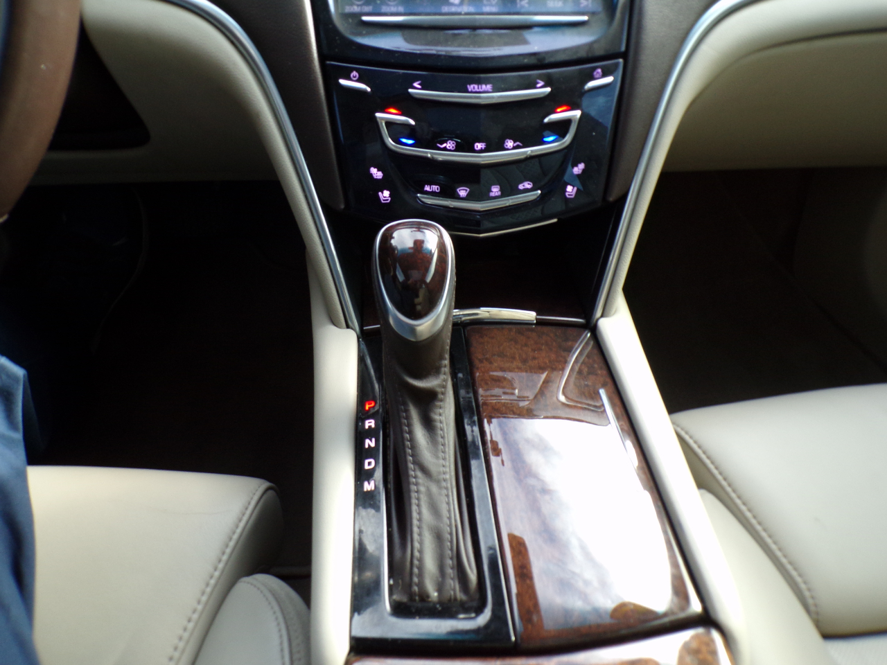 Cadillac XTS 4dr Sdn Premium FWD 2013