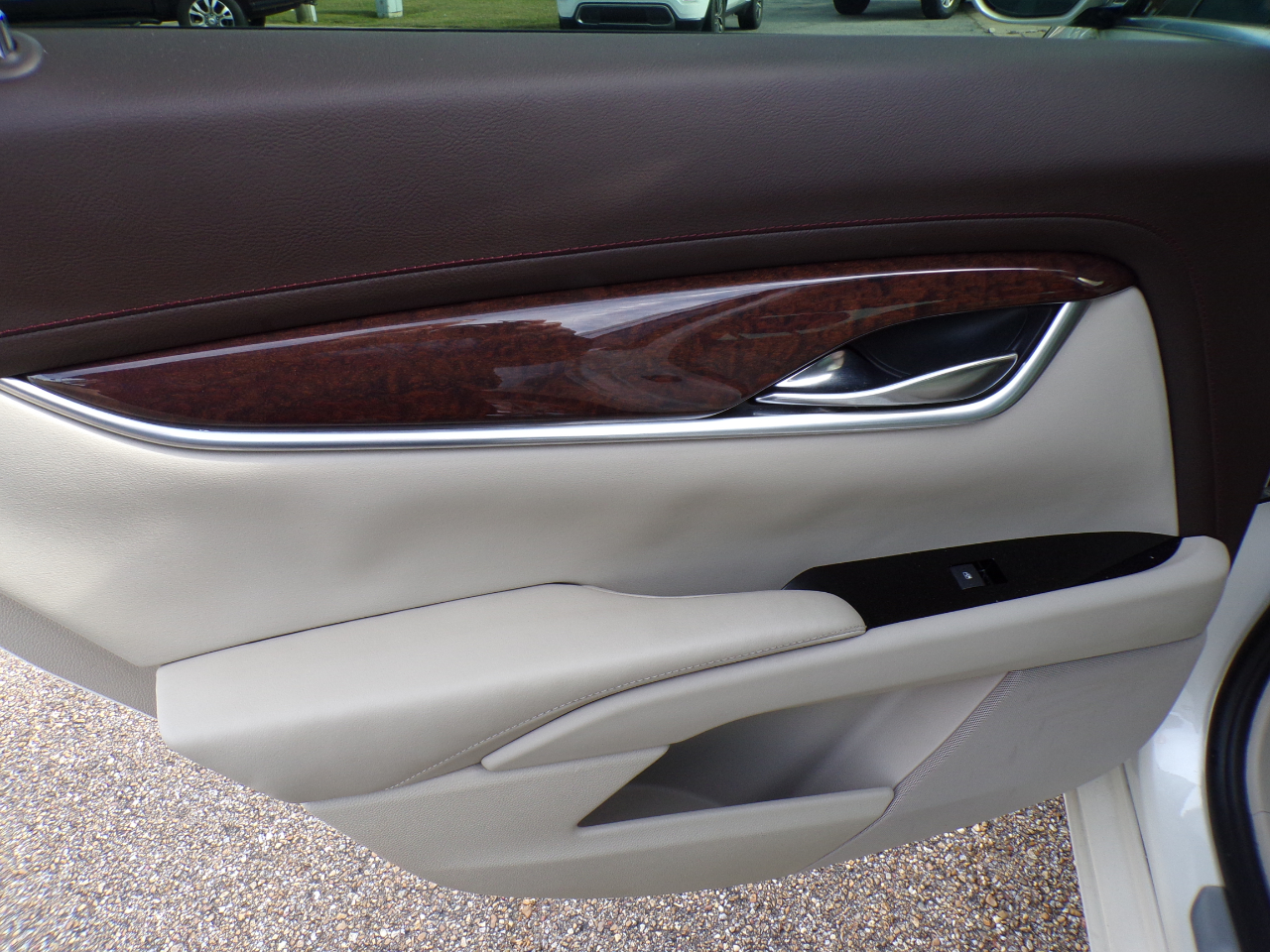 Cadillac XTS 4dr Sdn Premium FWD 2013