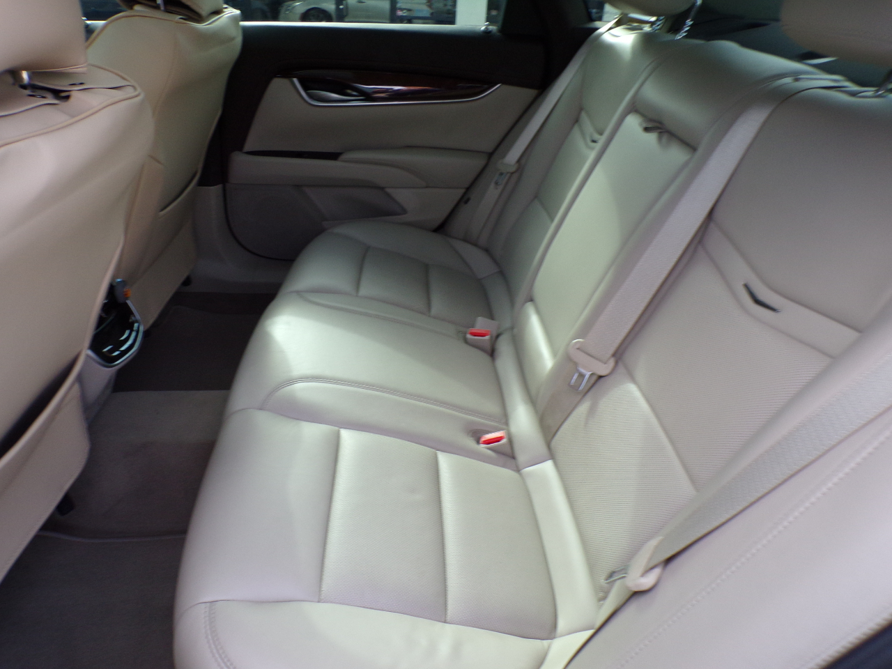 Cadillac XTS 4dr Sdn Premium FWD 2013