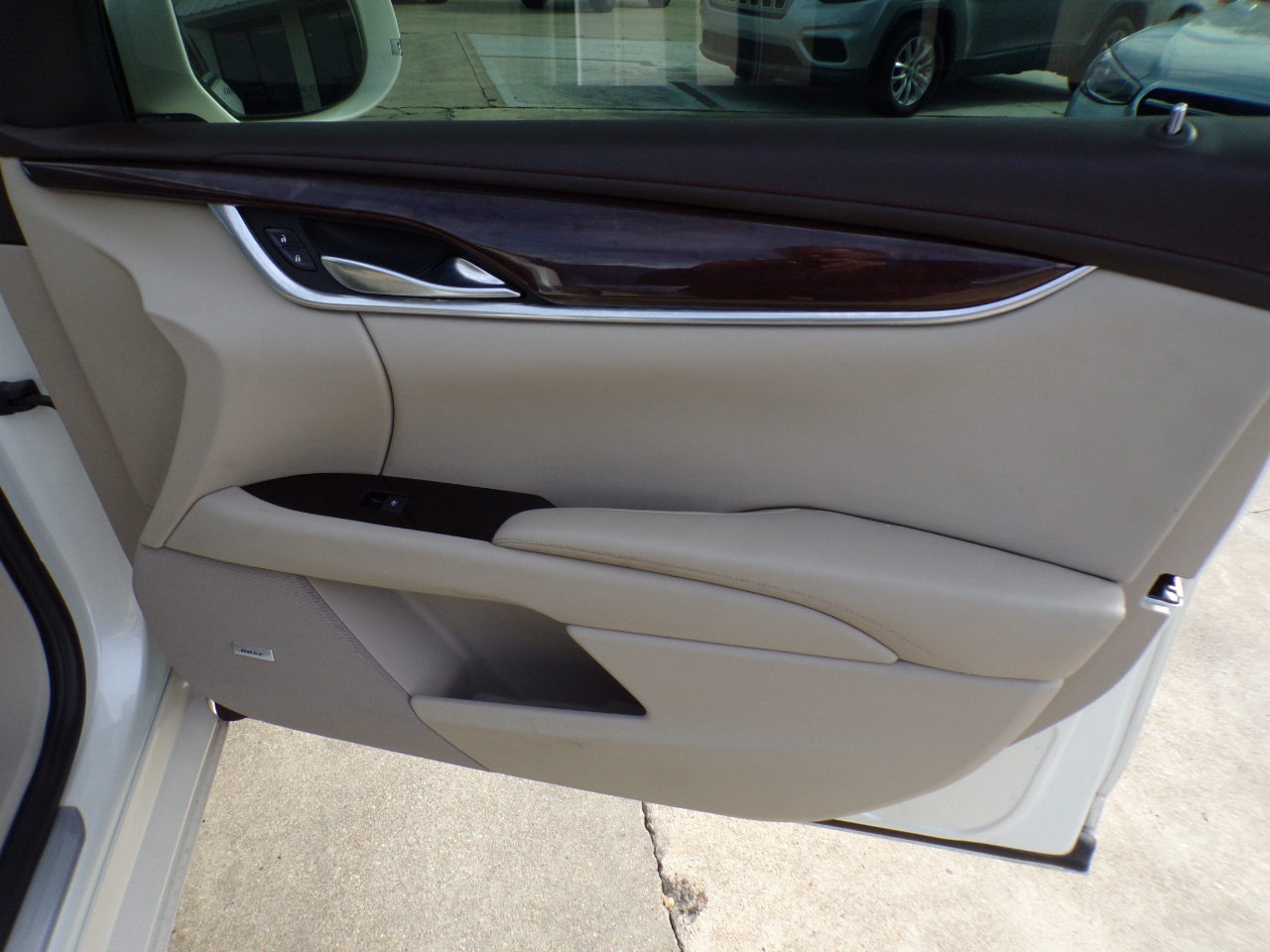 Cadillac XTS 4dr Sdn Premium FWD 2013