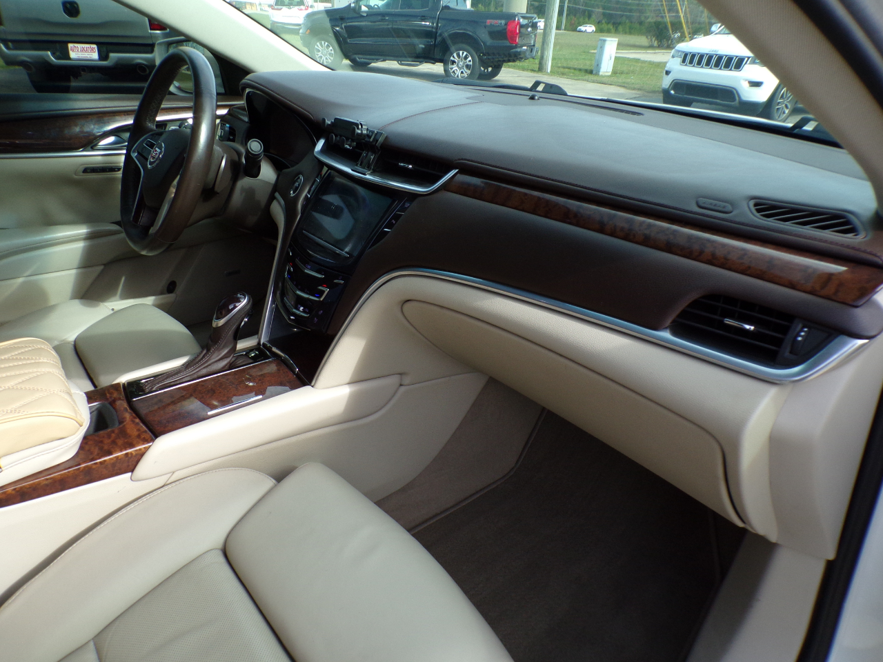 Cadillac XTS 4dr Sdn Premium FWD 2013