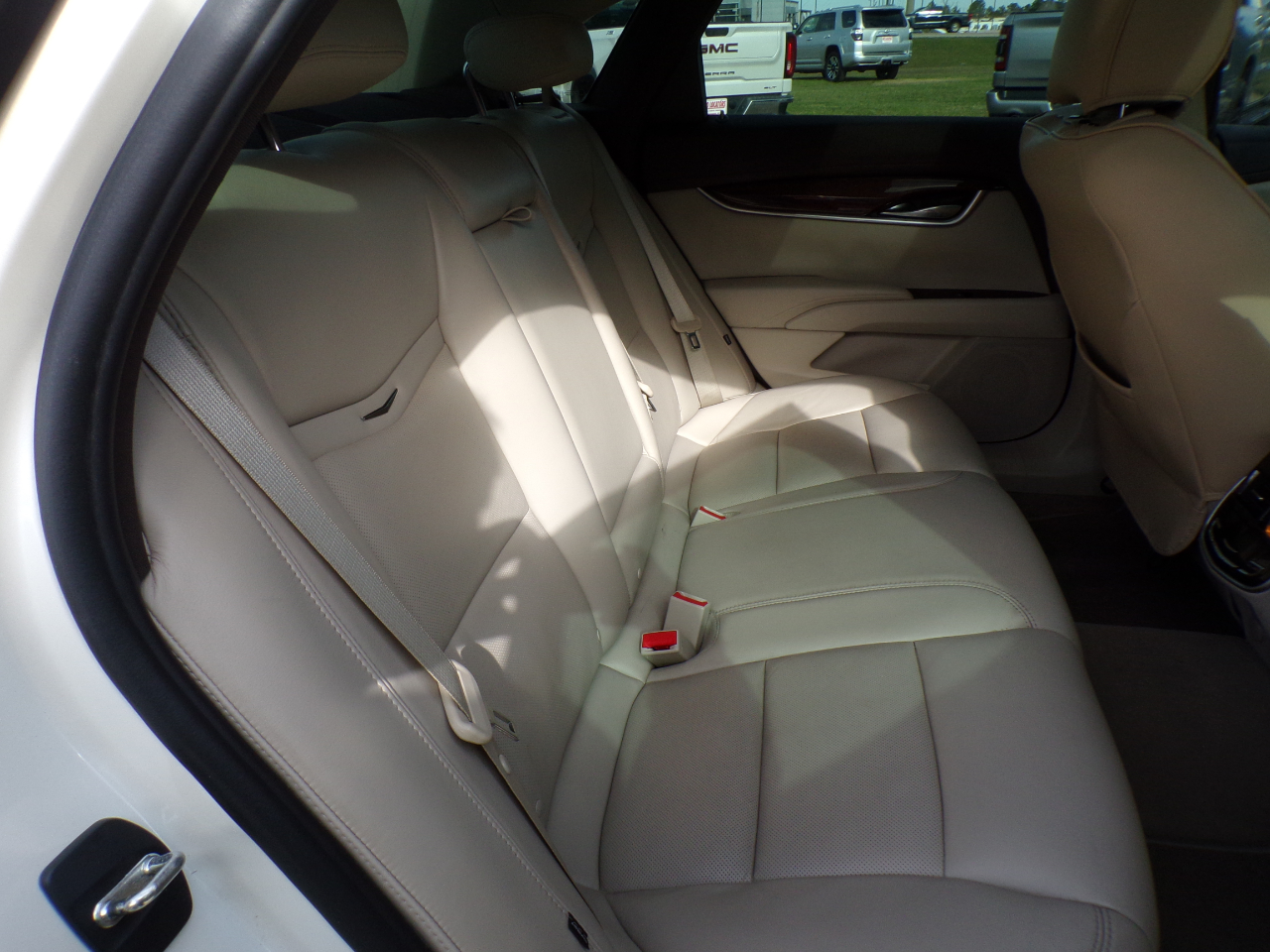 Cadillac XTS 4dr Sdn Premium FWD 2013