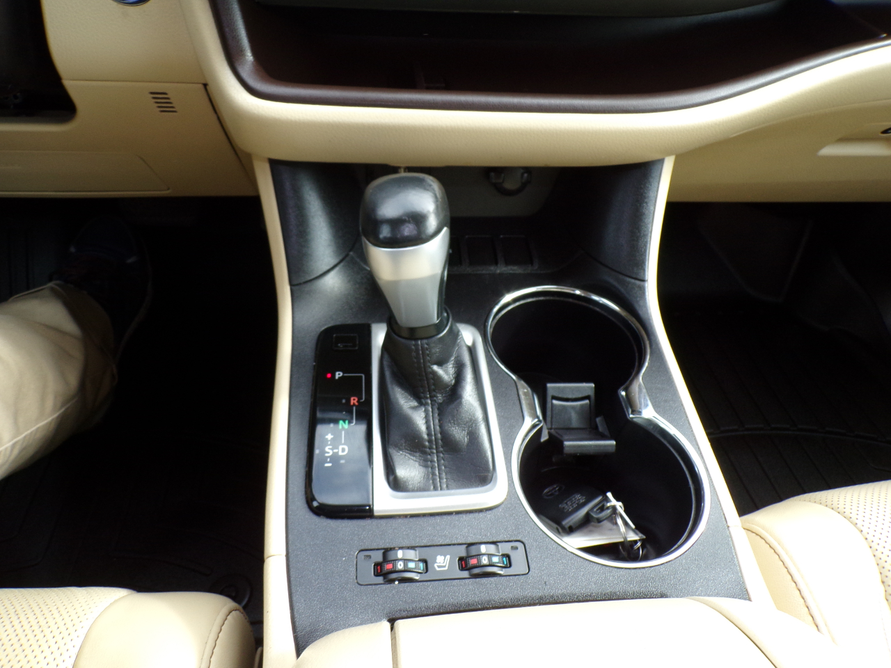 Toyota Highlander FWD 4dr V6 Limited (Natl) 2016