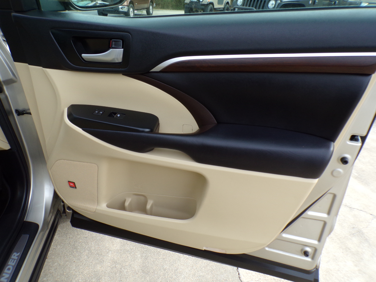 Toyota Highlander FWD 4dr V6 Limited (Natl) 2016