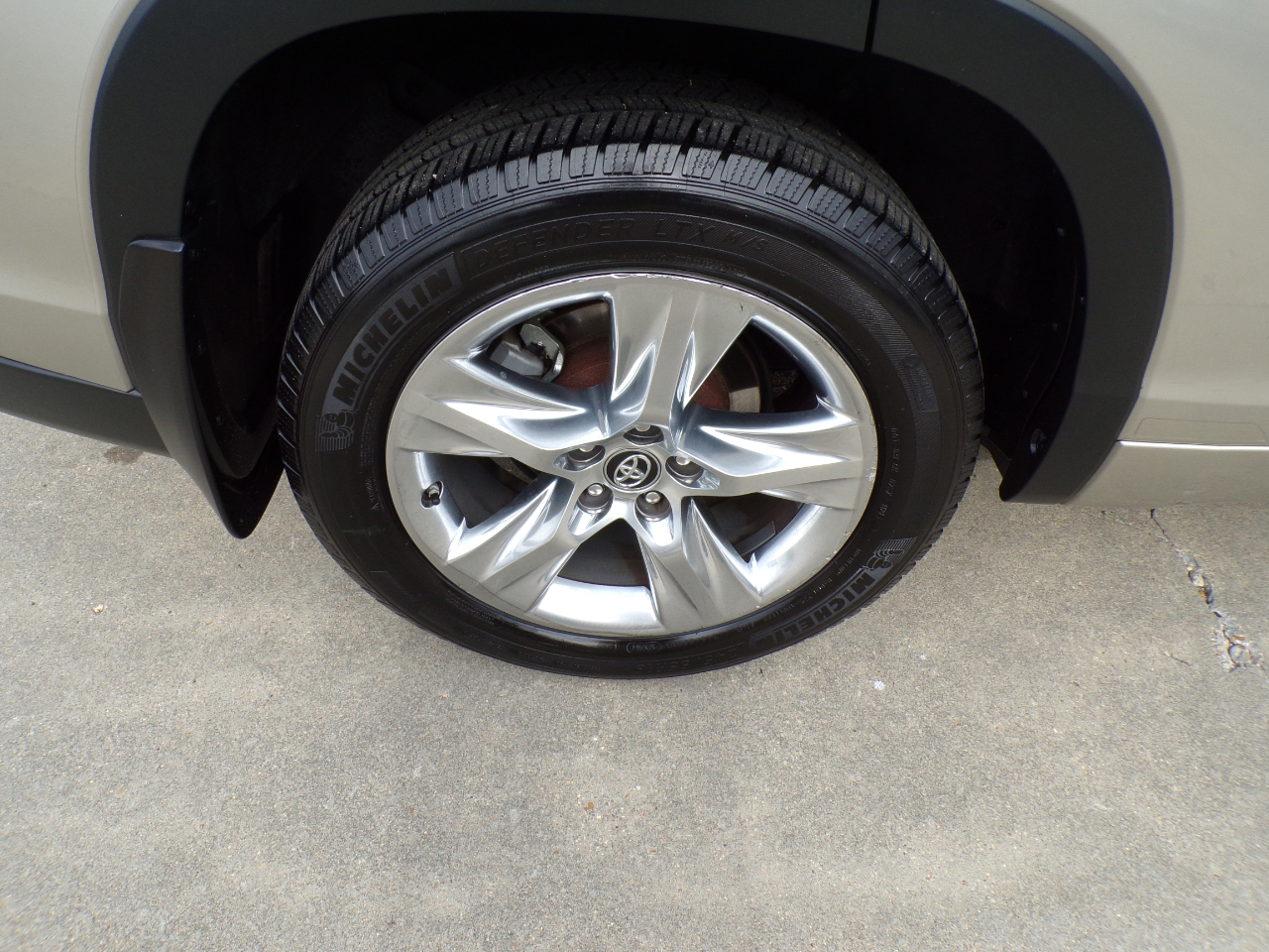 Toyota Highlander FWD 4dr V6 Limited (Natl) 2016