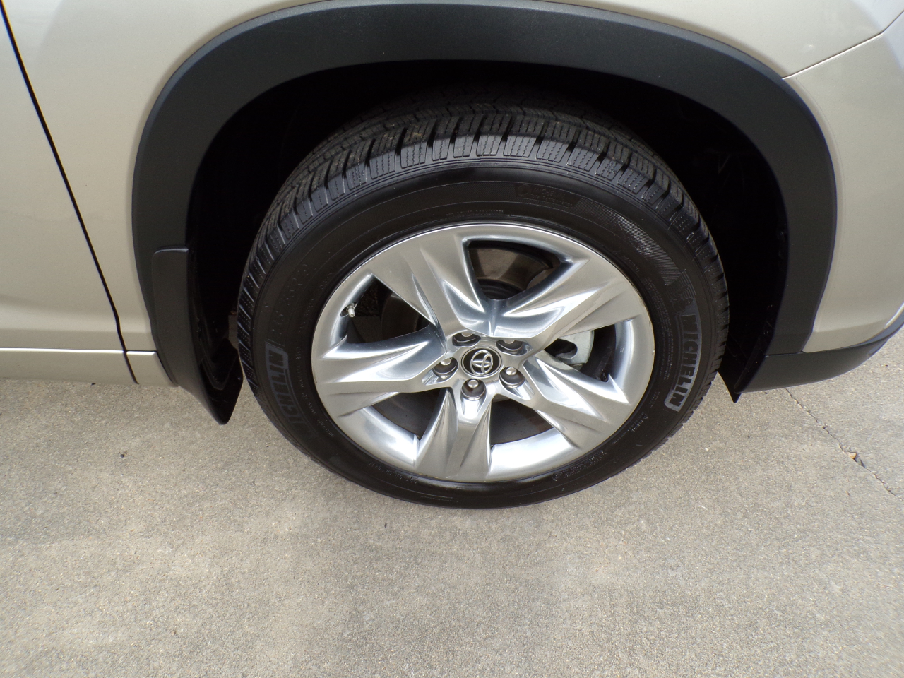 Toyota Highlander FWD 4dr V6 Limited (Natl) 2016