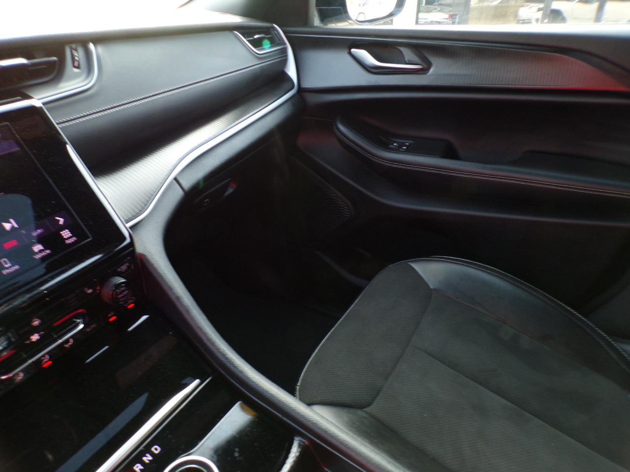 Jeep Grand Cherokee Altitude X 4x2 2024