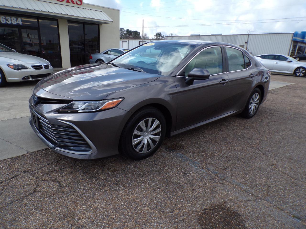 2022 Toyota Camry Hybrid LE CVT (Natl)