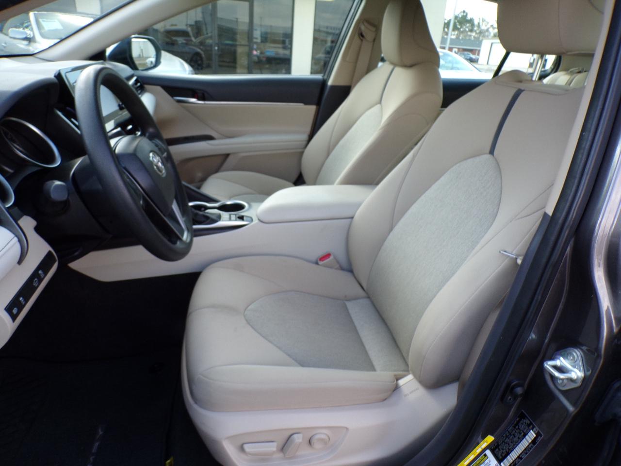 Toyota Camry Hybrid LE CVT (Natl) 2022