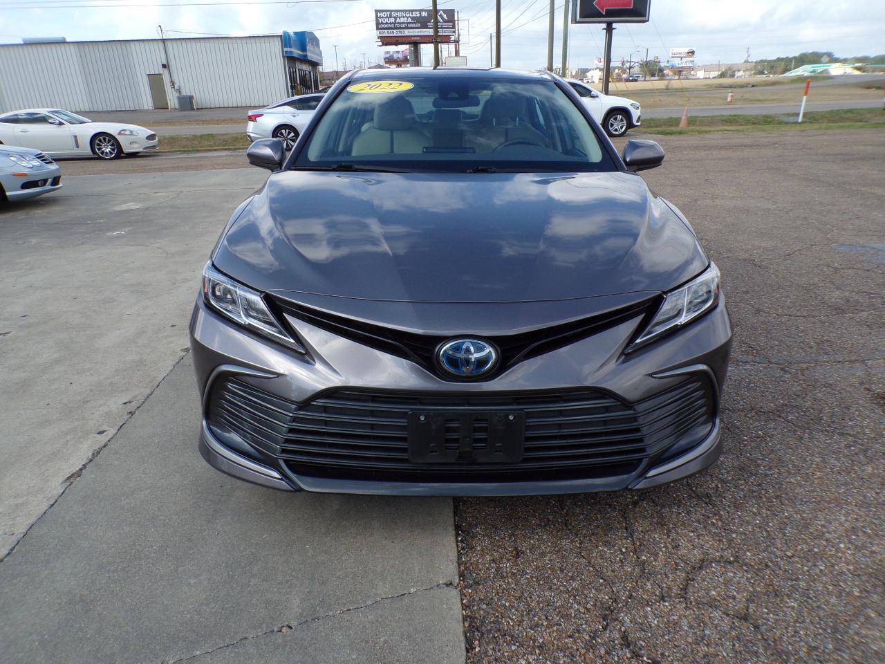 Toyota Camry Hybrid LE CVT (Natl) 2022