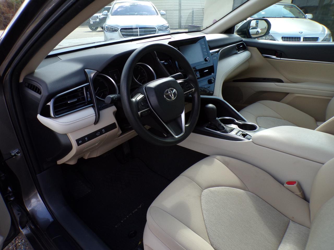 Toyota Camry Hybrid LE CVT (Natl) 2022