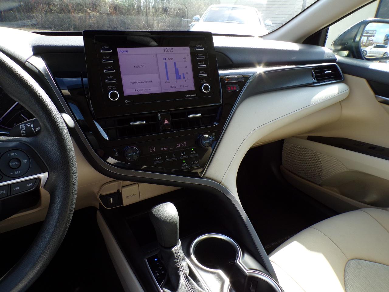 Toyota Camry Hybrid LE CVT (Natl) 2022