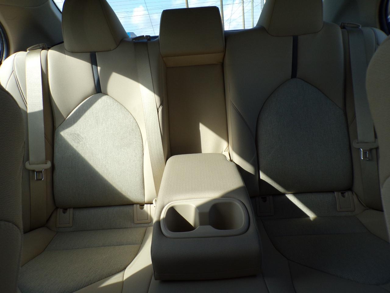 Toyota Camry Hybrid LE CVT (Natl) 2022