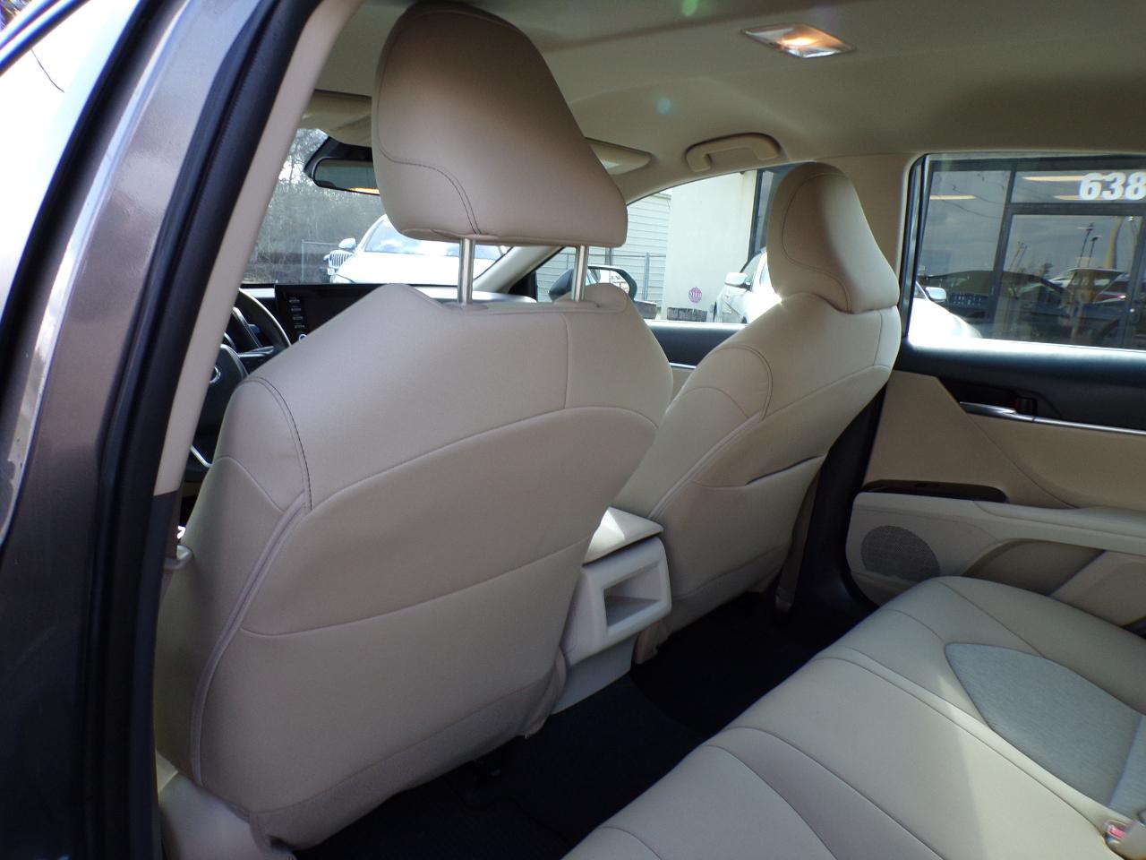 Toyota Camry Hybrid LE CVT (Natl) 2022