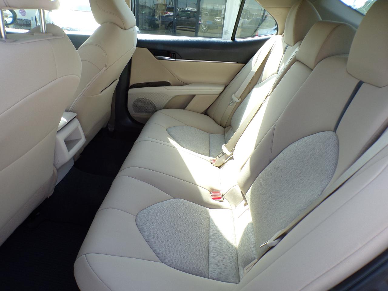 Toyota Camry Hybrid LE CVT (Natl) 2022