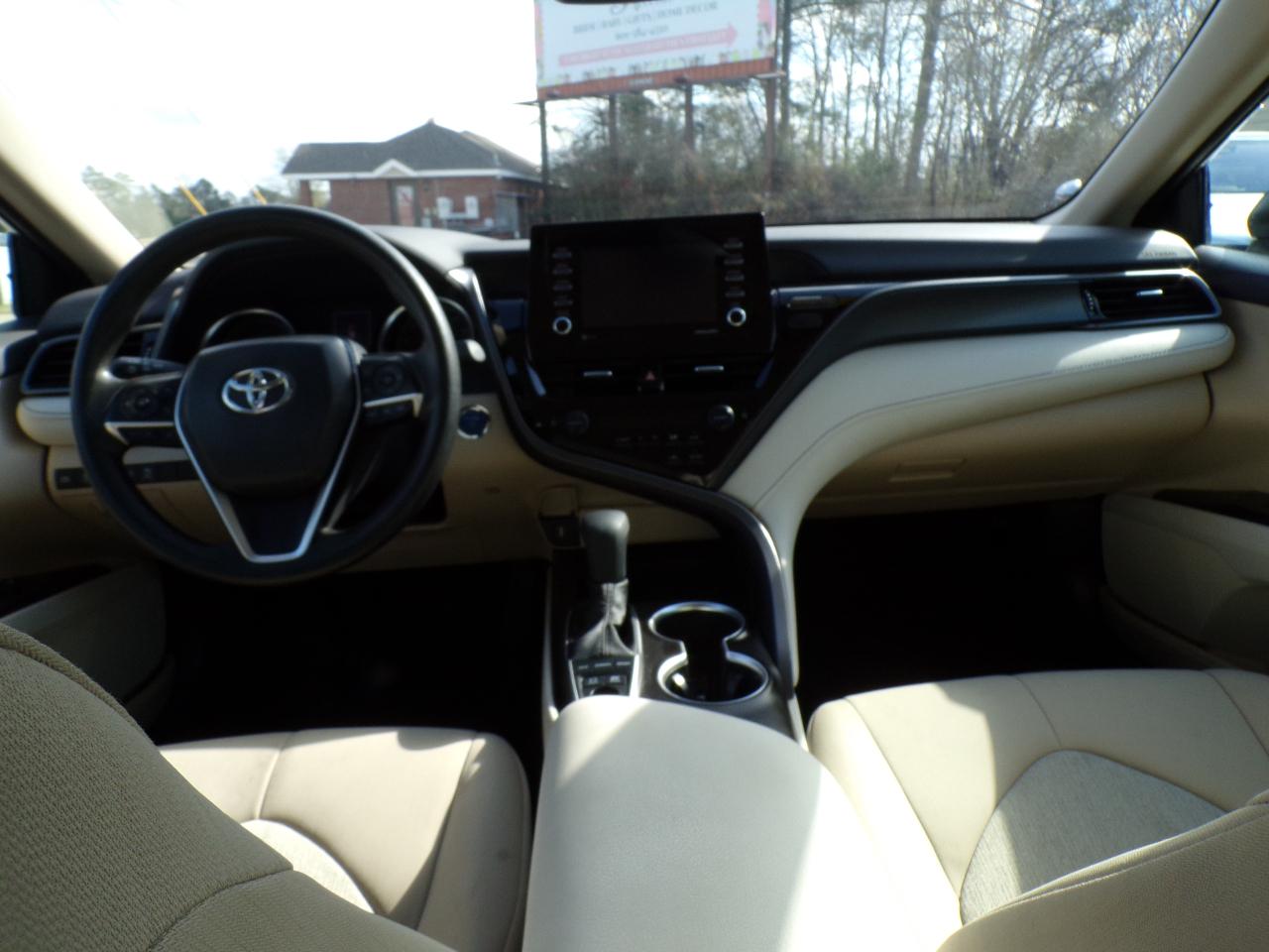 Toyota Camry Hybrid LE CVT (Natl) 2022