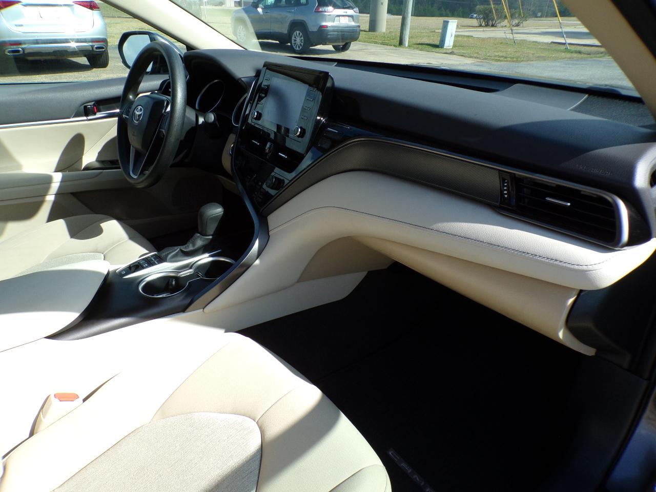 Toyota Camry Hybrid LE CVT (Natl) 2022