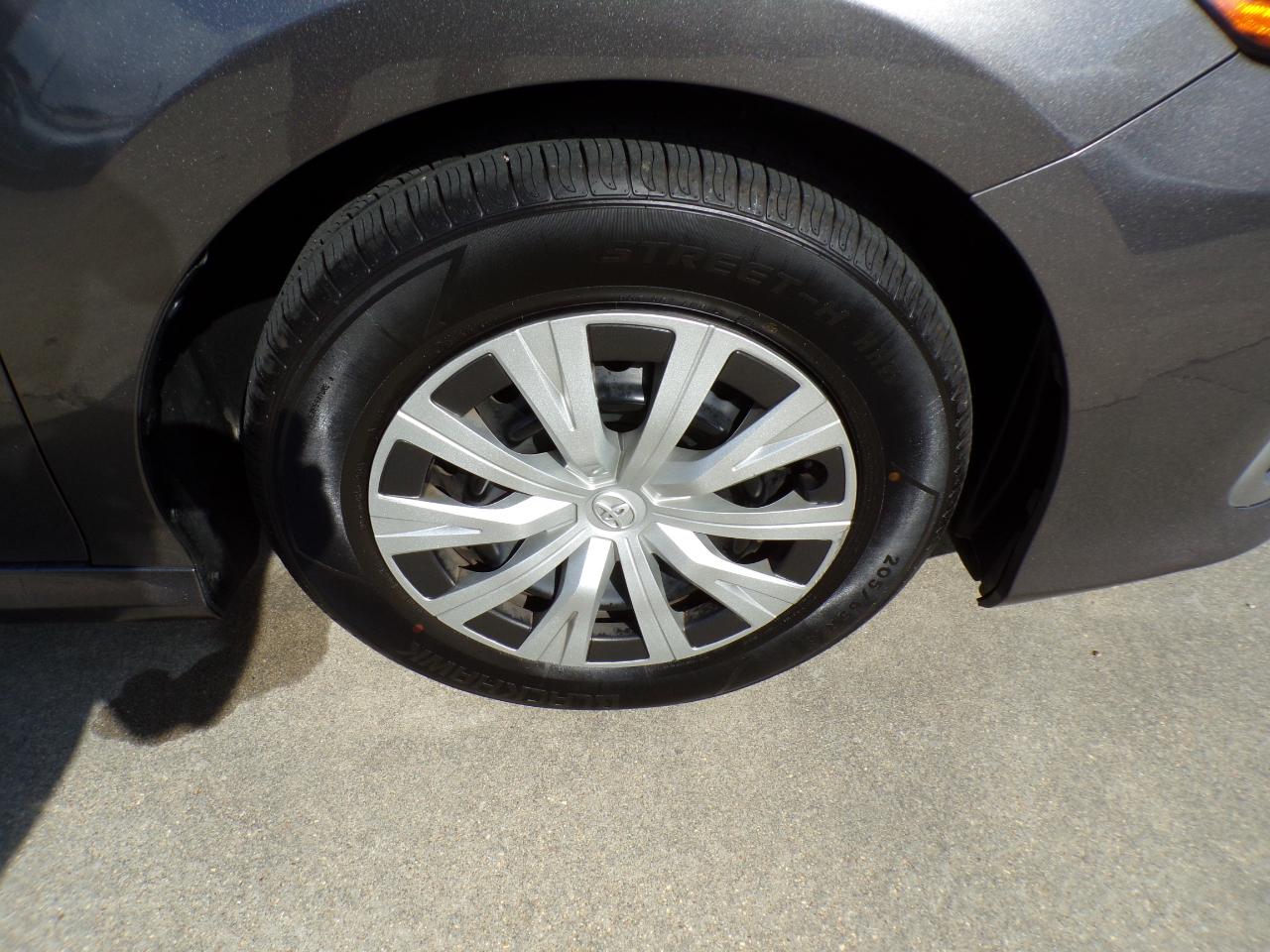 Toyota Camry Hybrid LE CVT (Natl) 2022