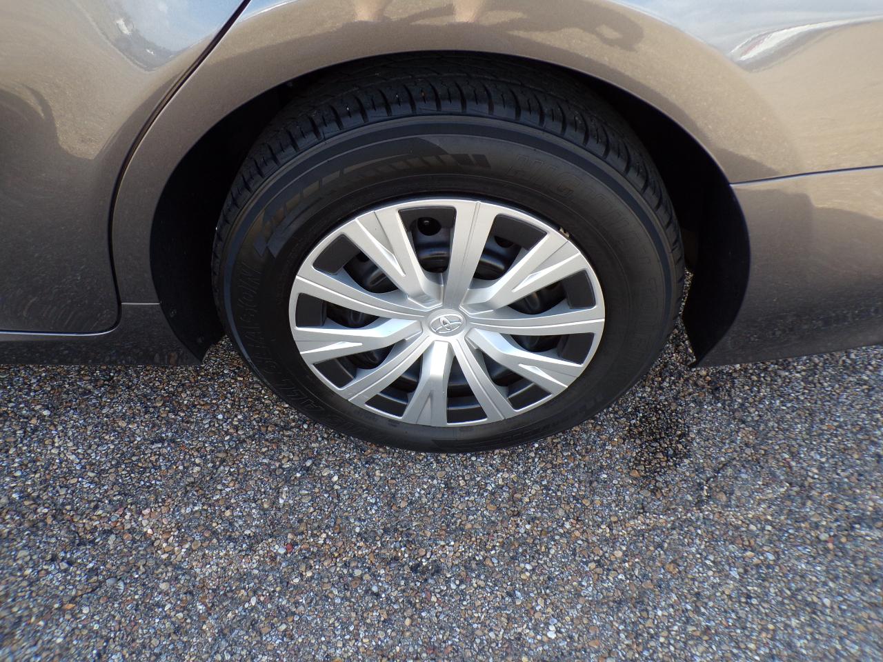 Toyota Camry Hybrid LE CVT (Natl) 2022