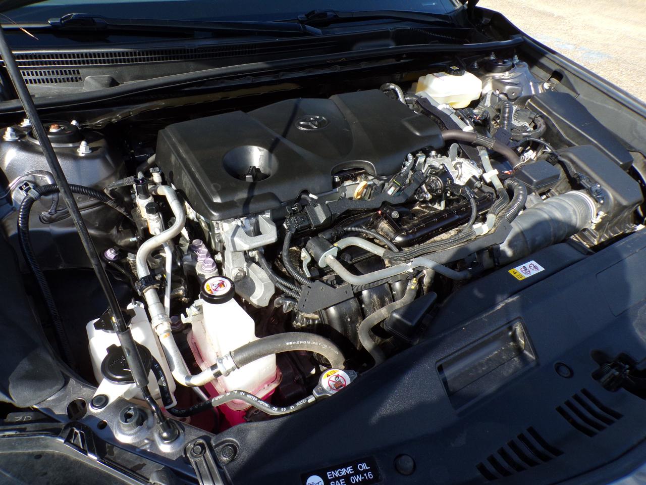 Toyota Camry Hybrid LE CVT (Natl) 2022