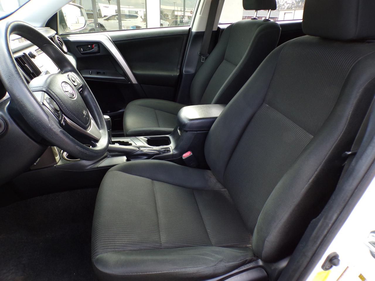 Toyota RAV4 LE FWD (Natl) 2018