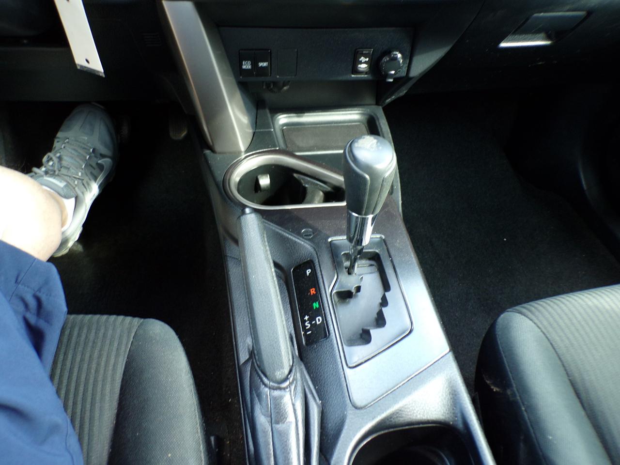 Toyota RAV4 LE FWD (Natl) 2018