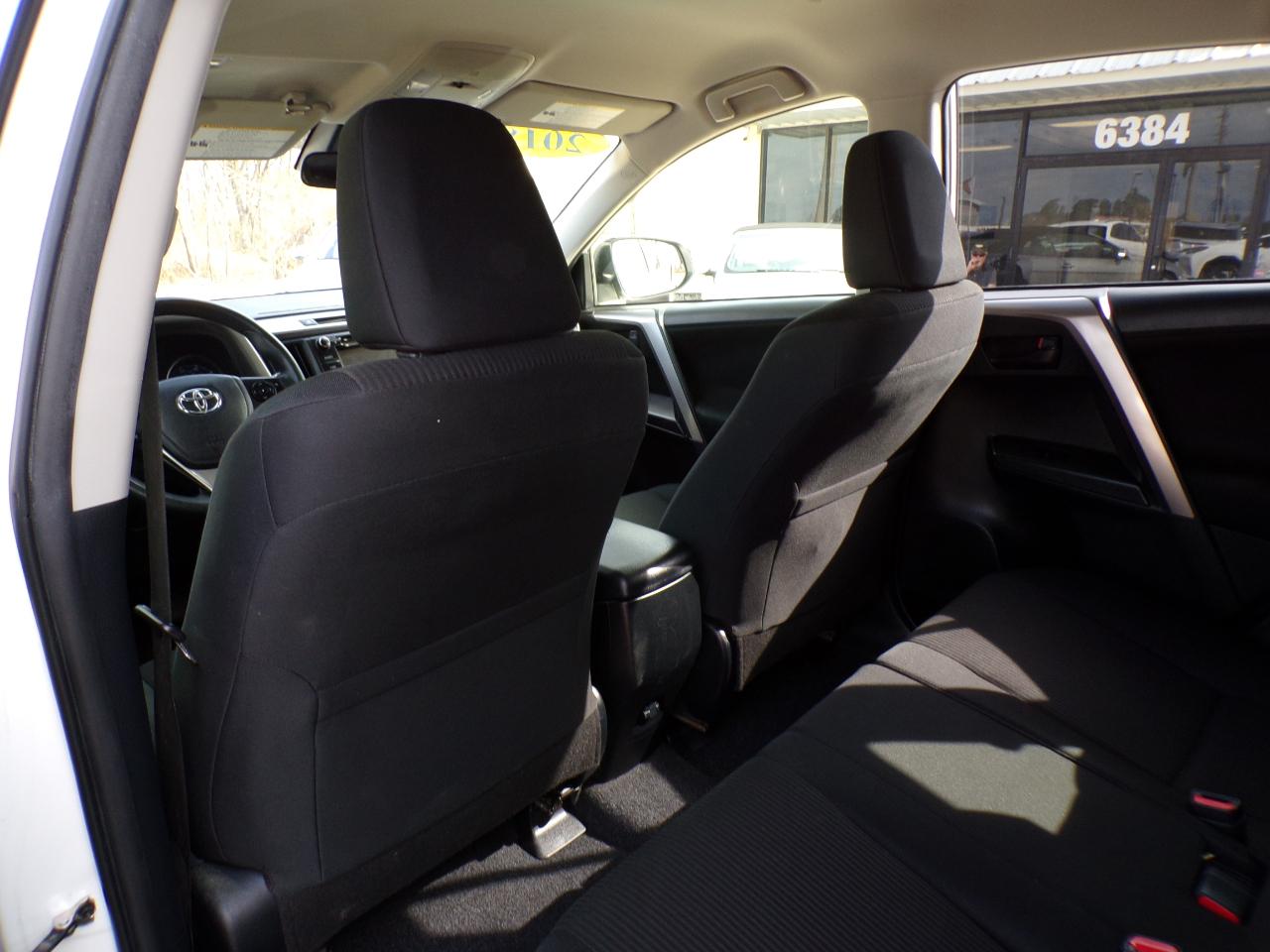 Toyota RAV4 LE FWD (Natl) 2018