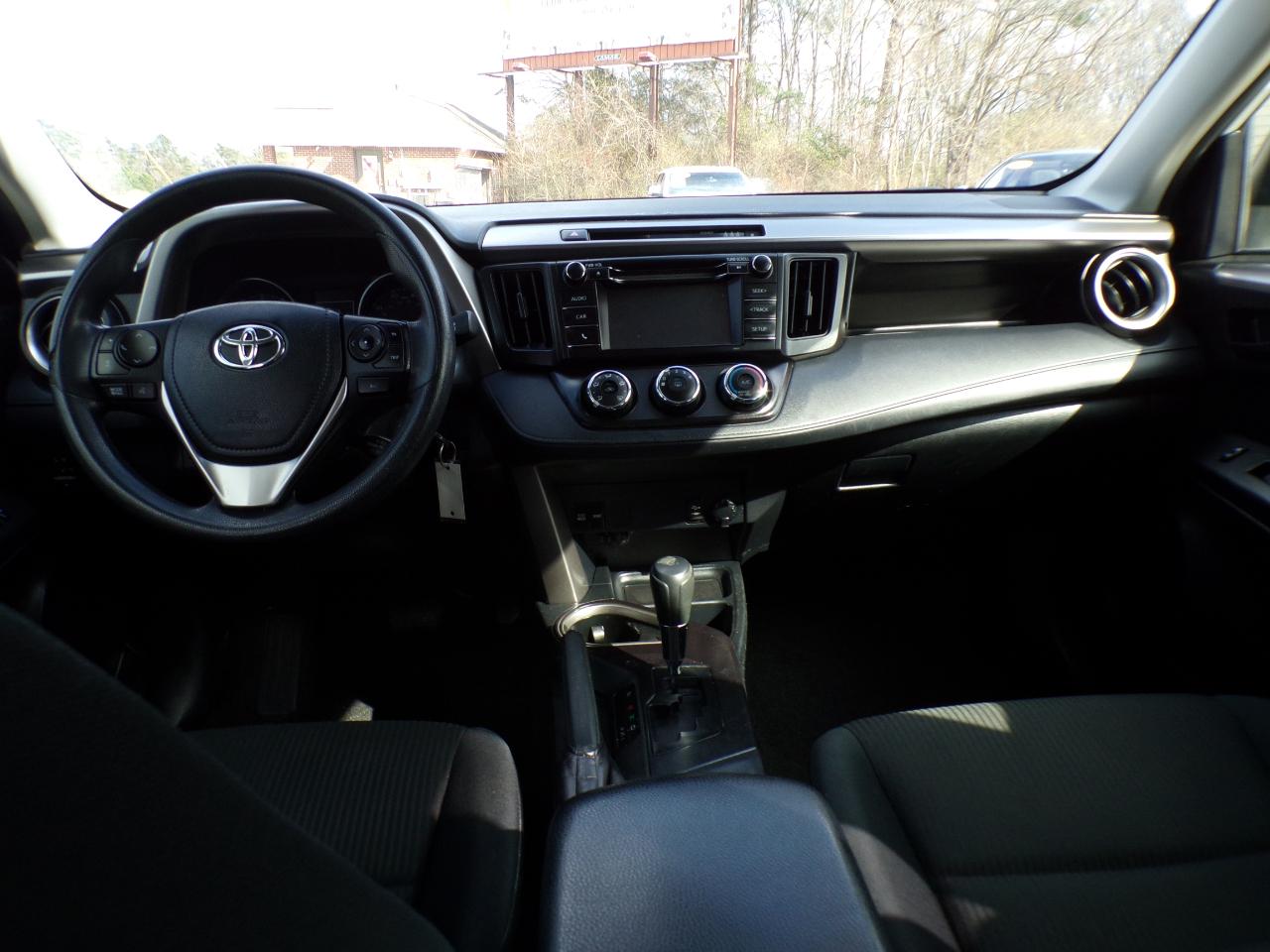 Toyota RAV4 LE FWD (Natl) 2018