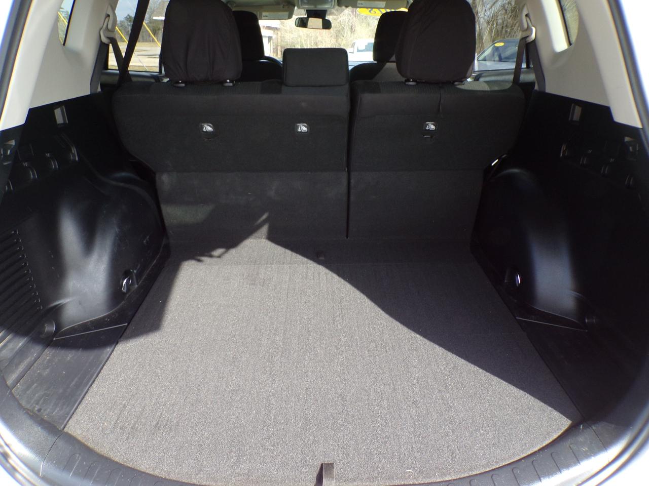 Toyota RAV4 LE FWD (Natl) 2018