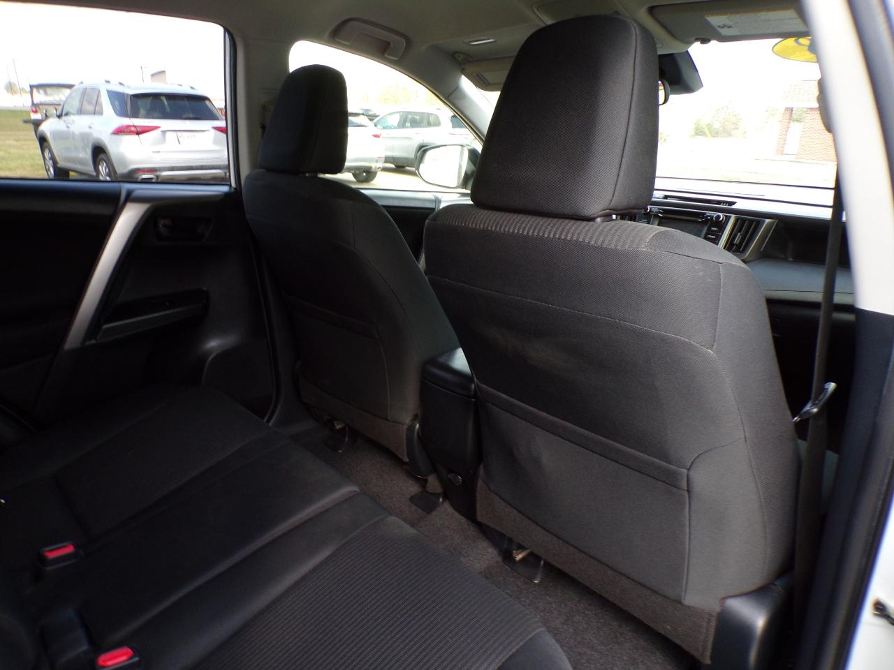 Toyota RAV4 LE FWD (Natl) 2018