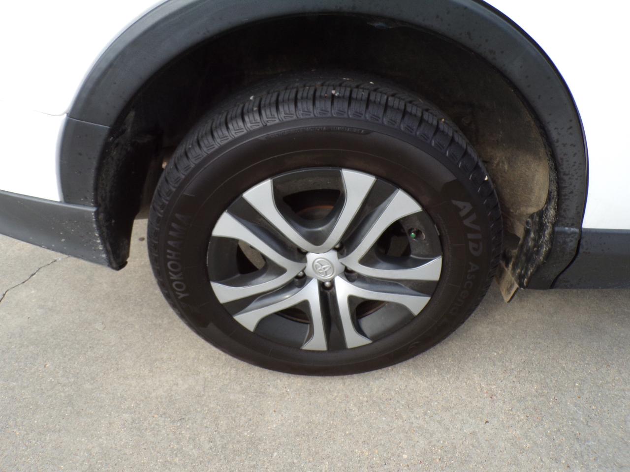 Toyota RAV4 LE FWD (Natl) 2018