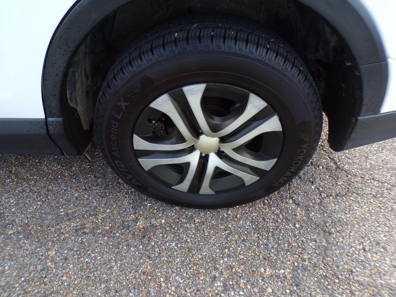 Toyota RAV4 LE FWD (Natl) 2018