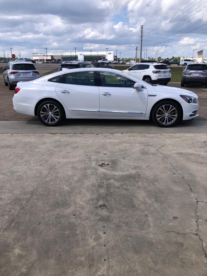 Buick LaCrosse 4dr Sdn Essence FWD 2018