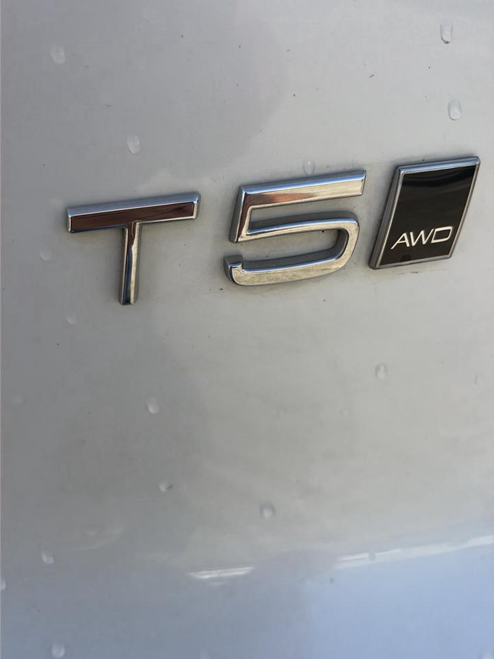 Volvo XC40 T5 AWD Momentum 2022