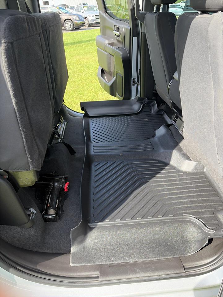 Chevrolet Silverado 1500 Crew Cab Crew Cab 143.5" WB 4WD Z71 2021