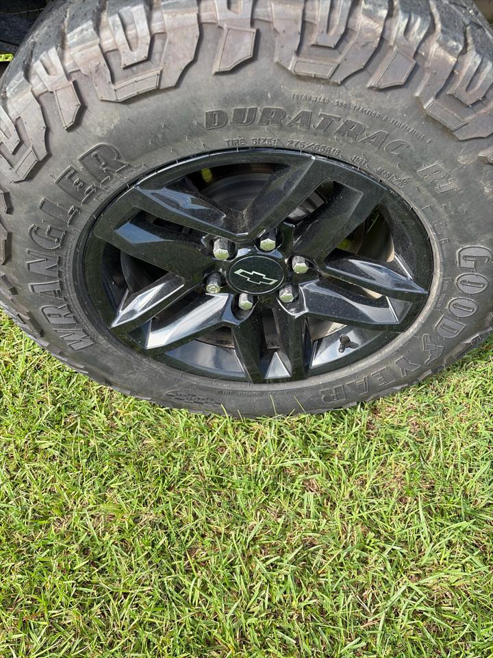 Chevrolet Silverado 1500 Crew Cab Crew Cab 143.5" WB 4WD Z71 2021