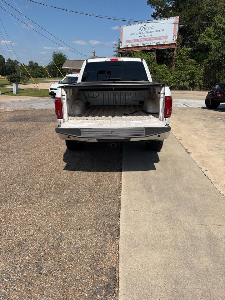 Ford F-150 4WD SuperCrew 157" Lariat w/HD Payload Pkg 2015