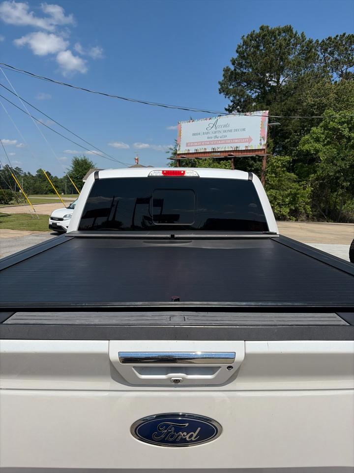 Ford F-150 4WD SuperCrew 157" Lariat w/HD Payload Pkg 2015