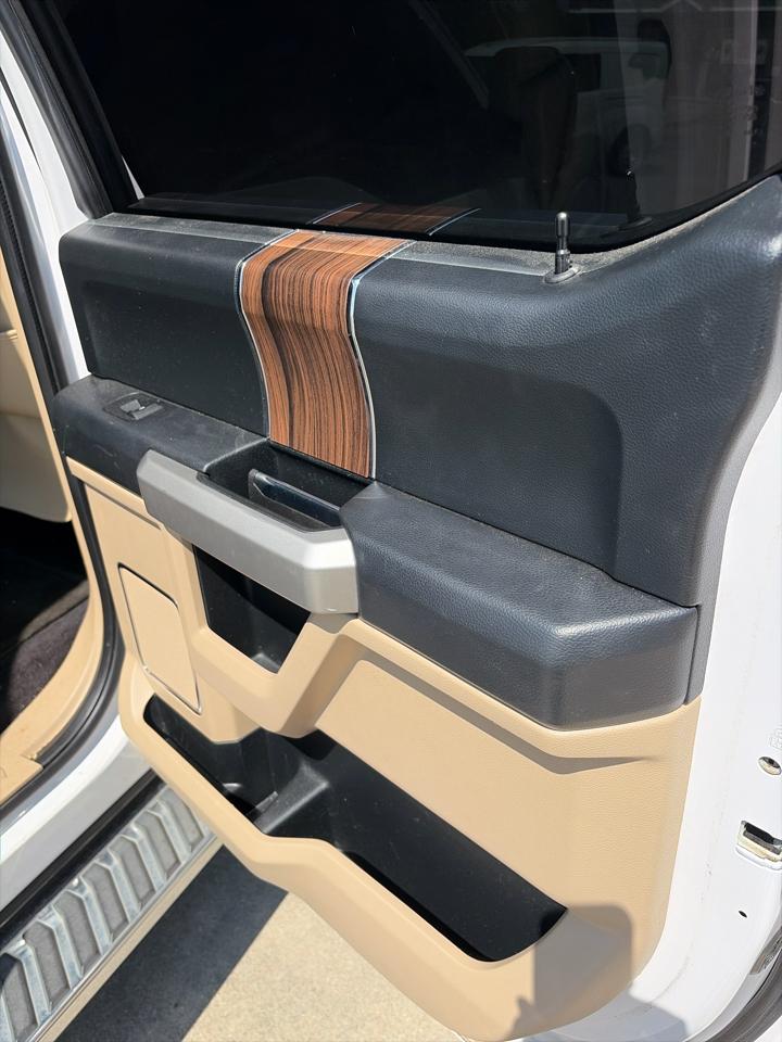 Ford F-150 4WD SuperCrew 157" Lariat w/HD Payload Pkg 2015