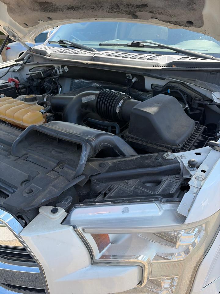 Ford F-150 4WD SuperCrew 157" Lariat w/HD Payload Pkg 2015