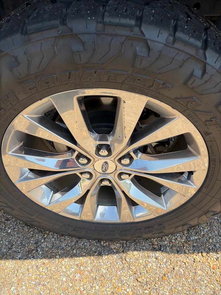 Ford F-150 4WD SuperCrew 157" Lariat w/HD Payload Pkg 2015