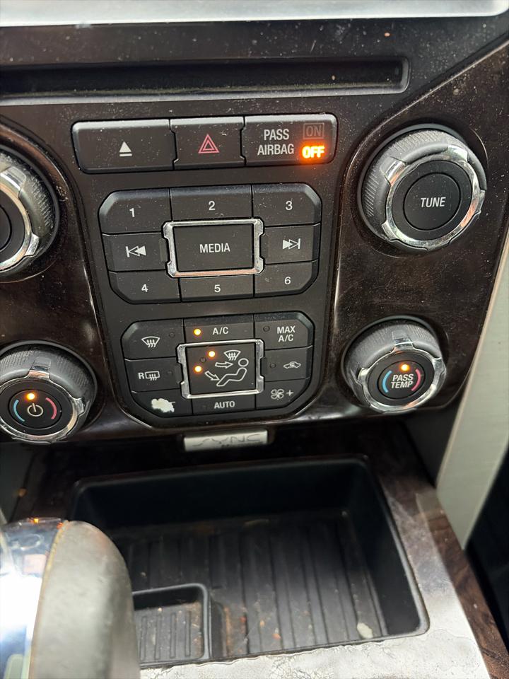Ford F-150 4WD SuperCrew 145" Platinum 2013