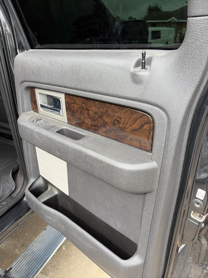 Ford F-150 4WD SuperCrew 145" Platinum 2013