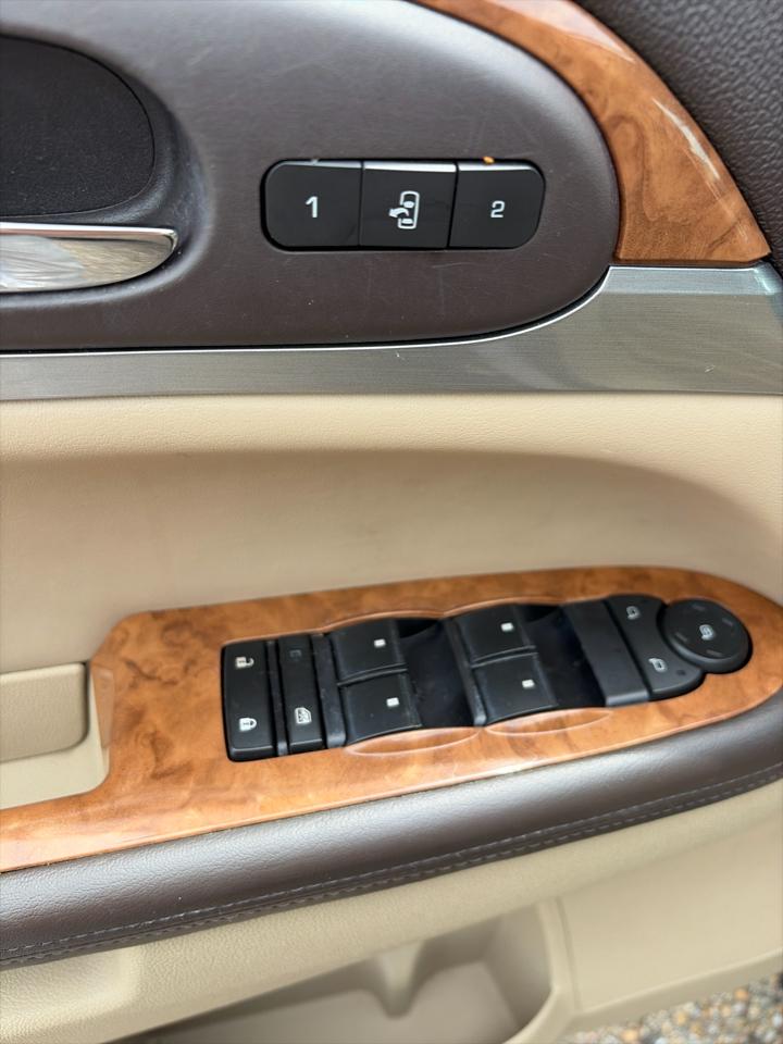 Buick Enclave FWD 4dr Leather 2012