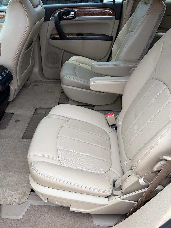 Buick Enclave FWD 4dr Leather 2012