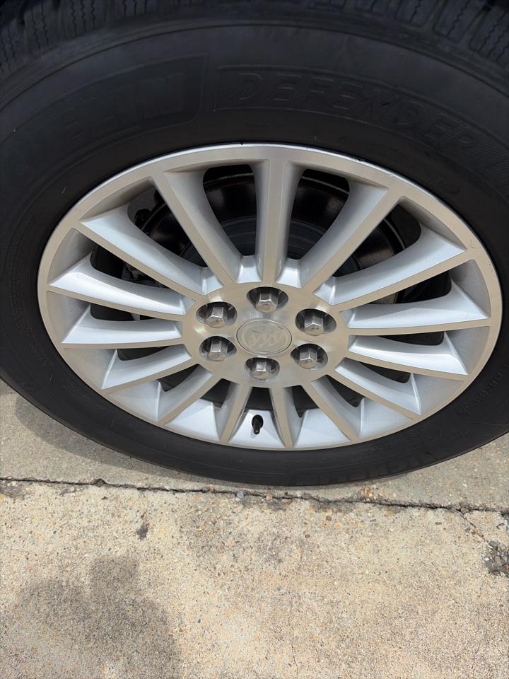 Buick Enclave FWD 4dr Leather 2012