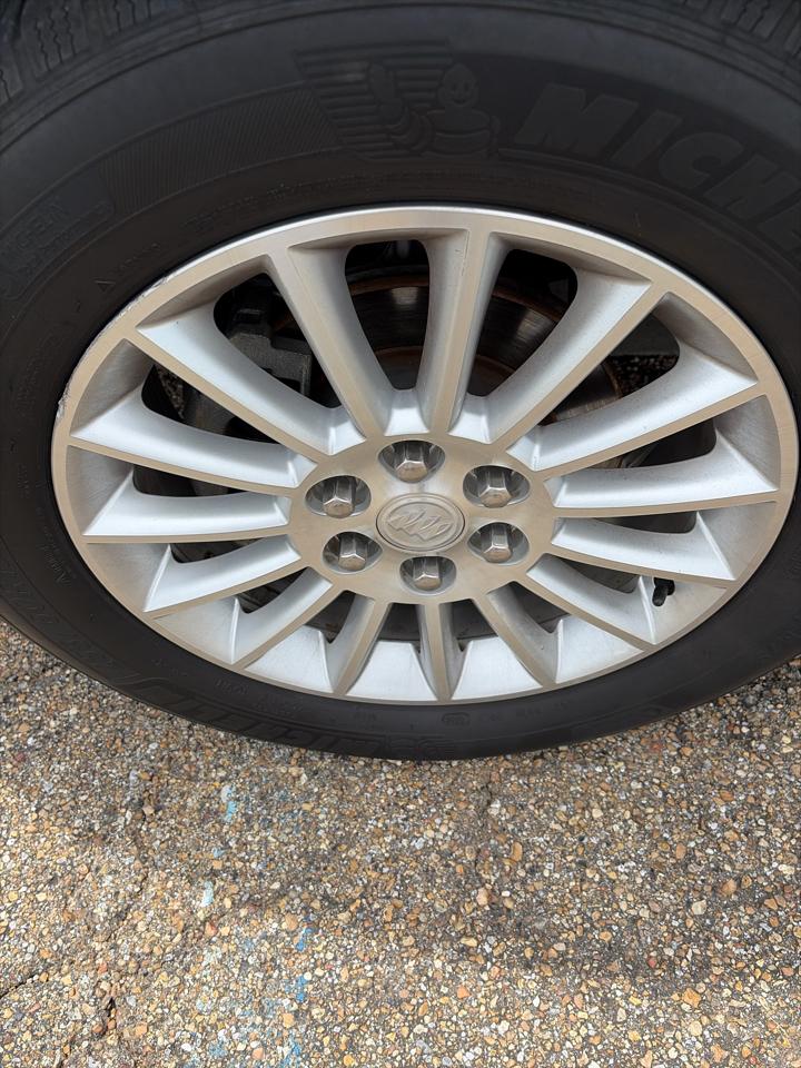 Buick Enclave FWD 4dr Leather 2012