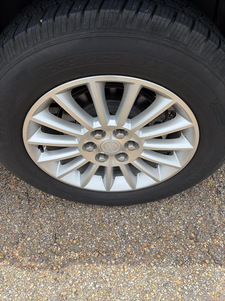 Buick Enclave FWD 4dr Leather 2012